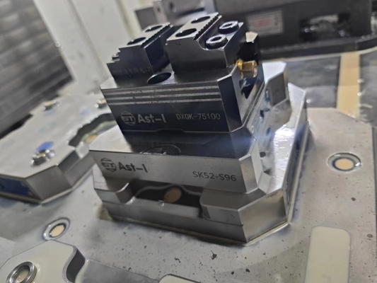 DXQ-75100 Self Centering Vise 60Nm Quick Exchange With Customized Jaws