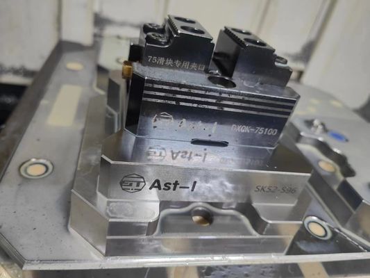 DXQ-75100 Self Centering Vise 60Nm Quick Exchange With Customized Jaws
